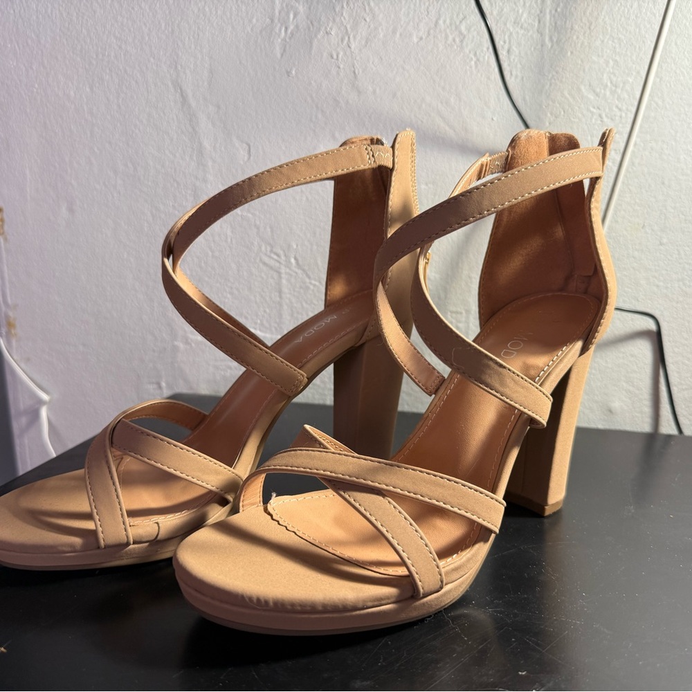 TOP Moda Tan Strappy Heels